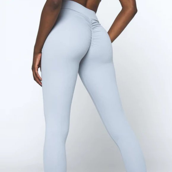 Lici Fir Iced V-Cut Scrunch Legging - Picture 2 of 5